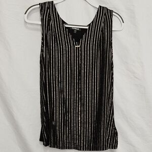 V-neck Sleeveless Blouse